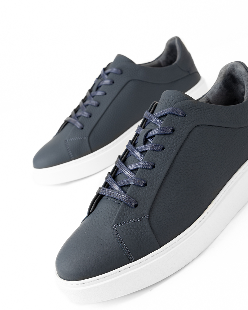 اسنیکرز چرم سرمه ایی اسنیکرز چرم سرمه ایی